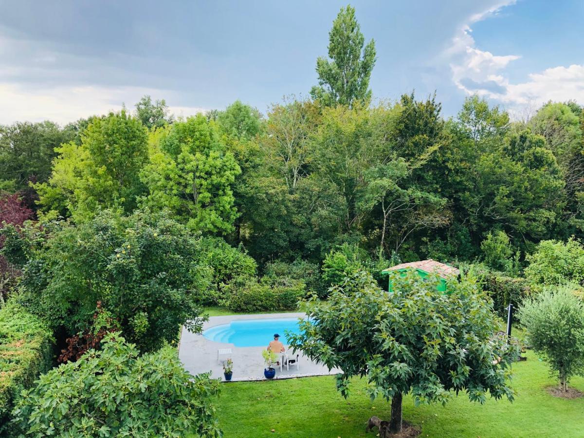グランディニャン L'Eau Bourde Bed & Breakfast エクステリア 写真