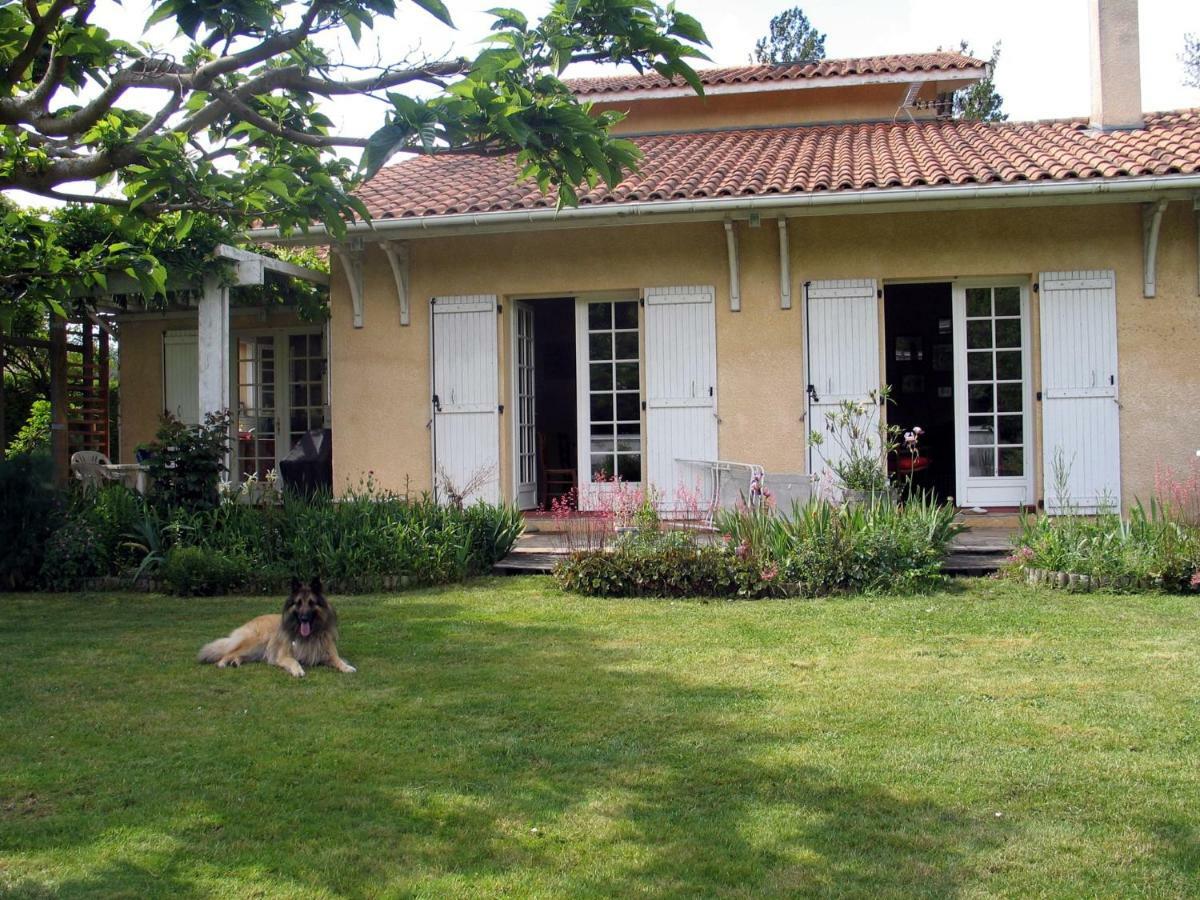グランディニャン L'Eau Bourde Bed & Breakfast エクステリア 写真