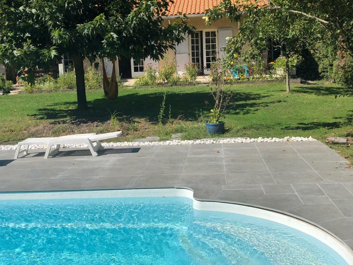 グランディニャン L'Eau Bourde Bed & Breakfast エクステリア 写真